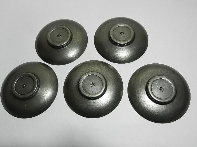 「乾茂號」造　花文図柄錫製茶托五客揃（欄、竹、菊、梅、松）