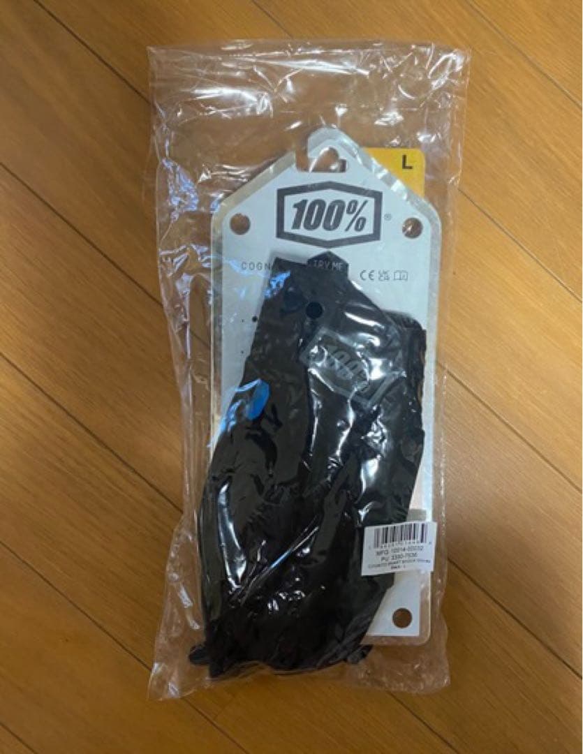 COGNITO SMART SHOCK グローブ　Kanye west着用