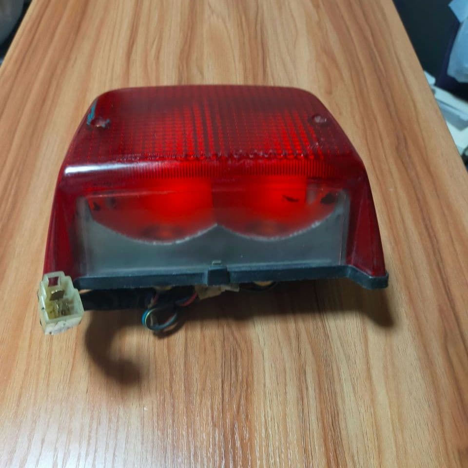 ゼファー400　純正　テールランプ