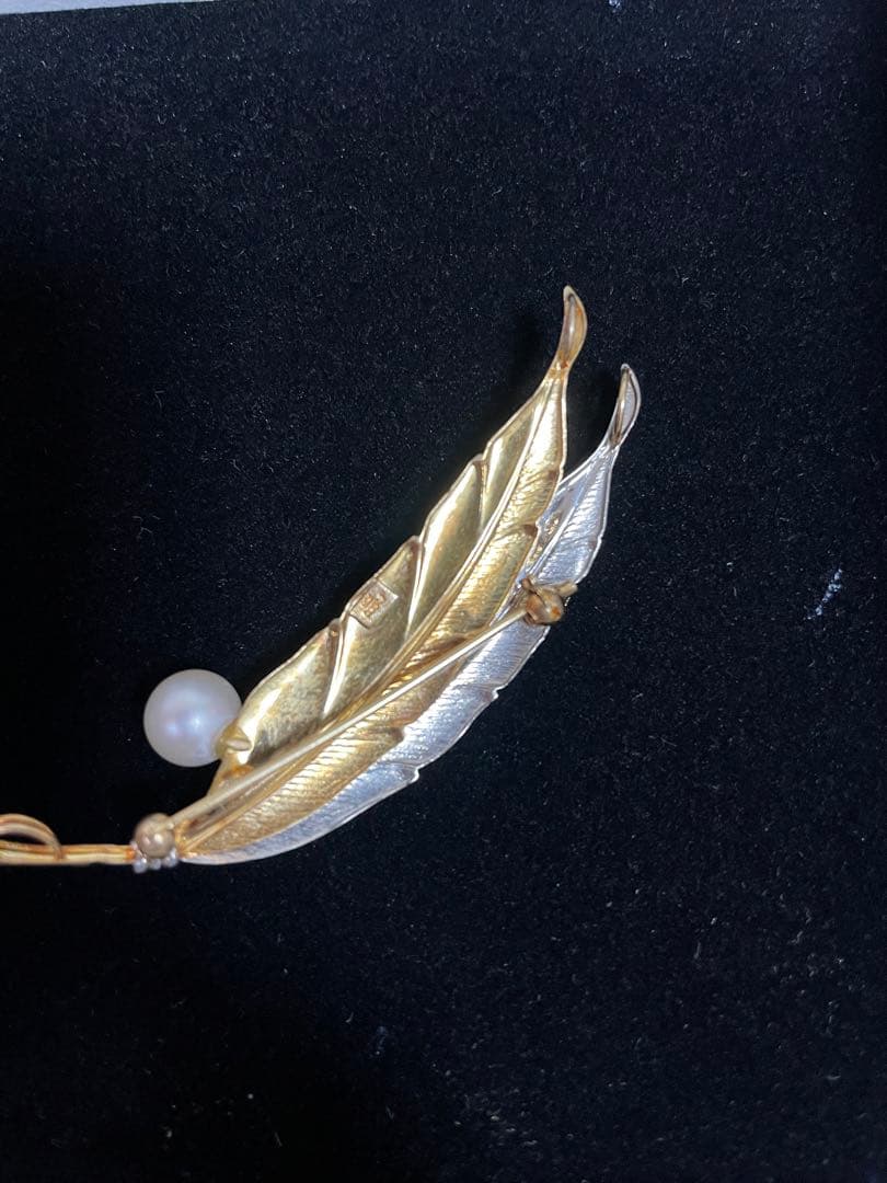 k18とPt900の羽根デザイン パール付きブローチ