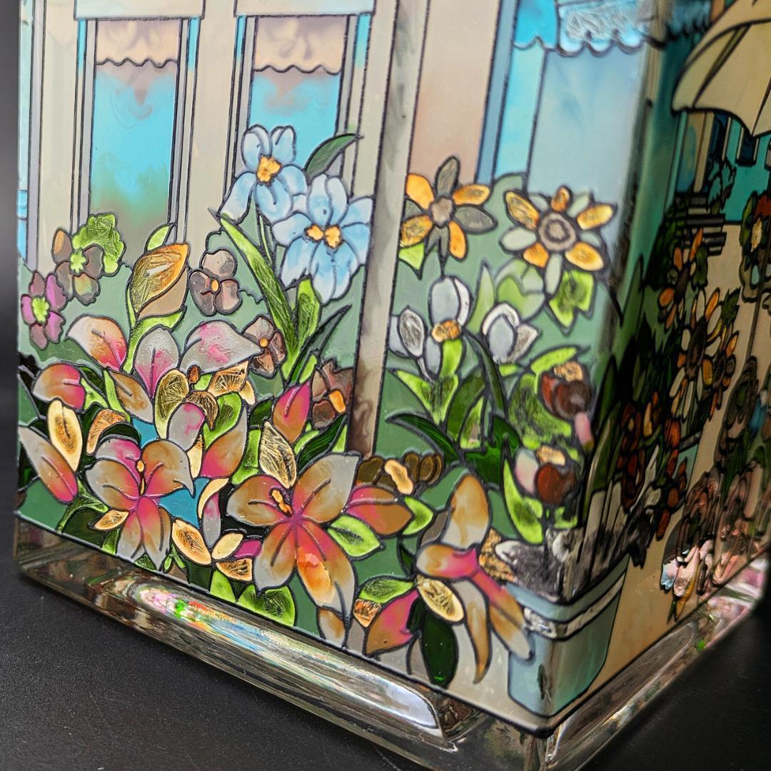 Amia Studios ステンドグラス風ガラス花瓶 ヨーロッパのカフェ街並み