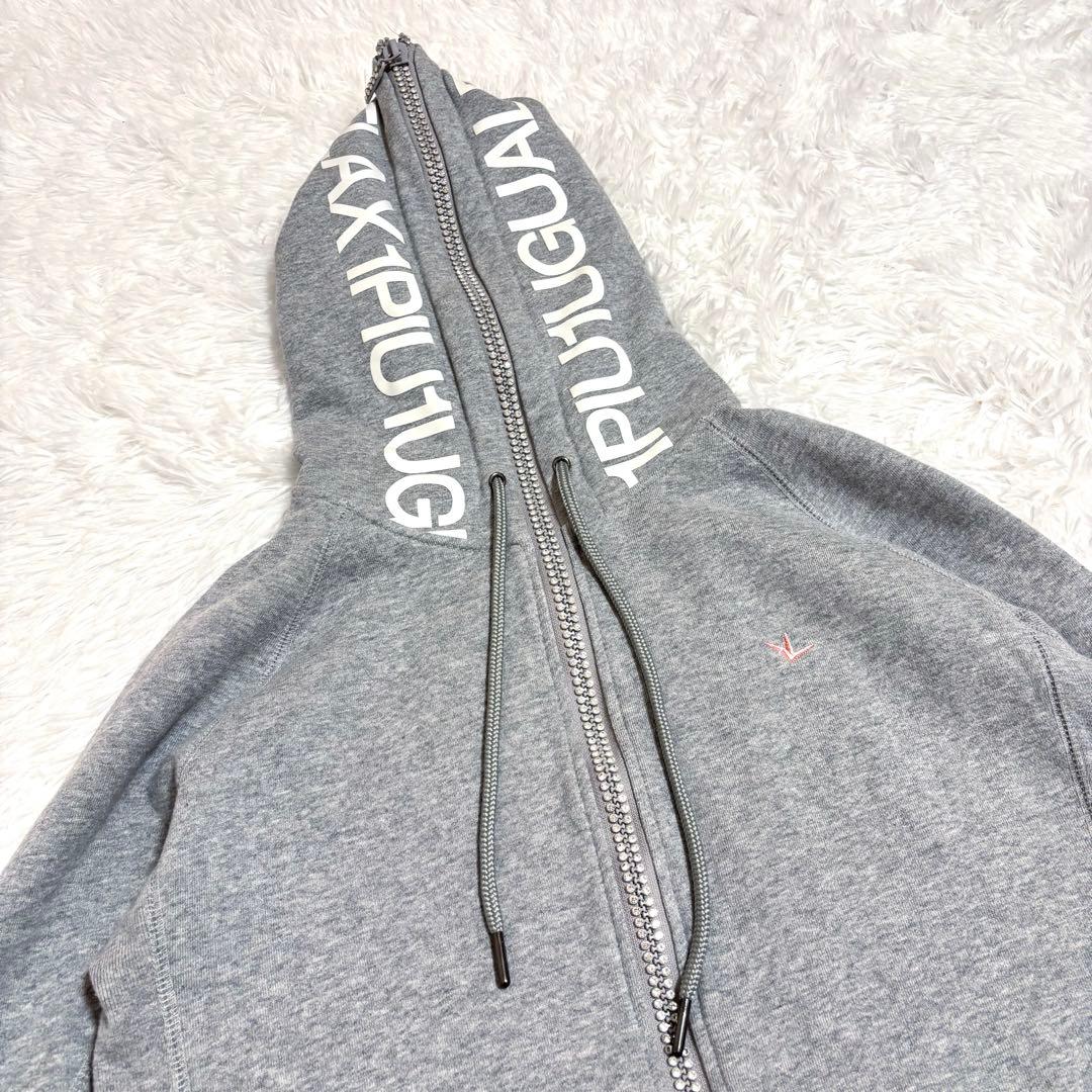 1PIU1UGUALE3 RELAX ビジュージップアップパーカー　ロゴ　XL