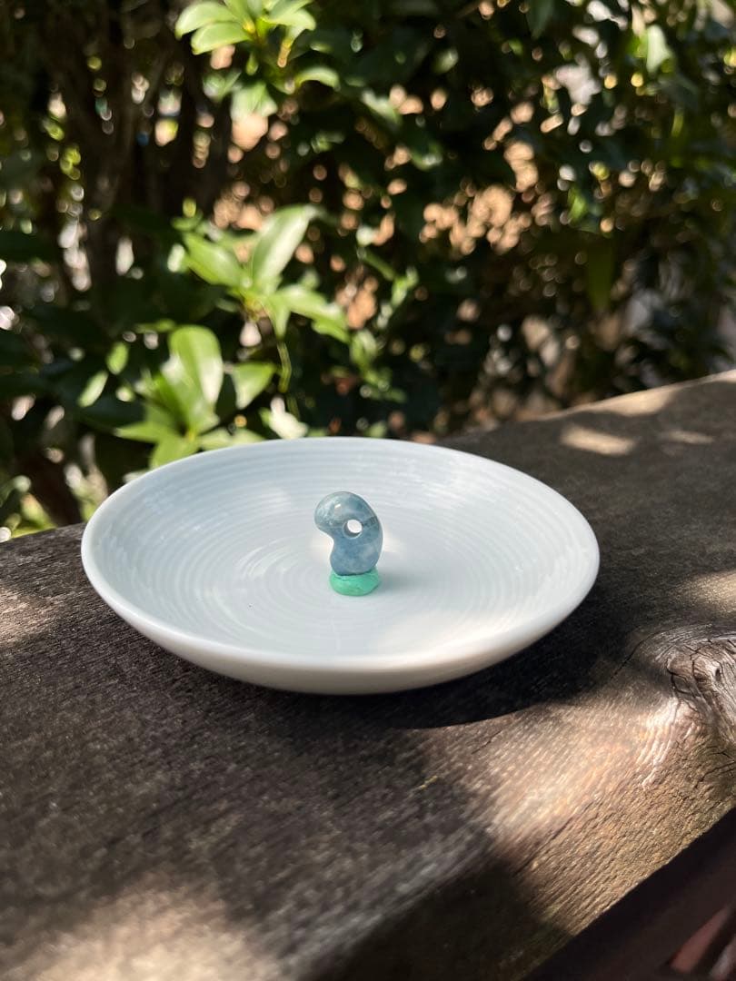 糸魚川翡翠　コン沢勾玉　天然石　パワーストーン　日本の国石