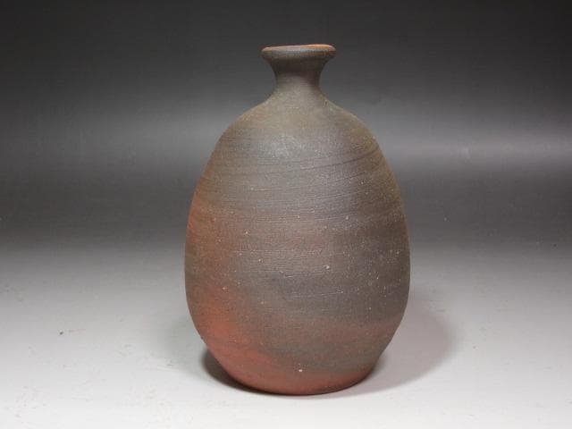 【1/26までセール】☆　岡田輝　備前徳利　味わいのある曲線の一品☆y235