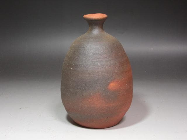 【1/26までセール】☆　岡田輝　備前徳利　味わいのある曲線の一品☆y235