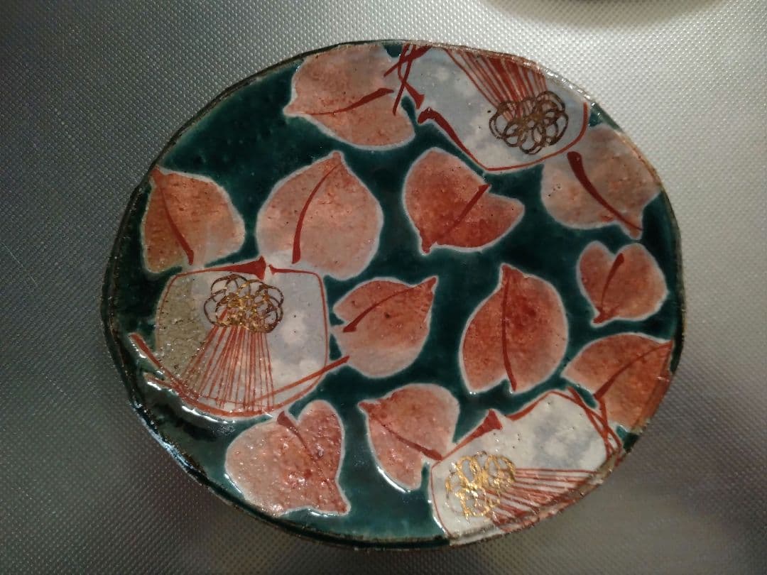 九谷焼　虚空蔵窯（石川県能美市）緑地に椿柄　皿2種4枚組