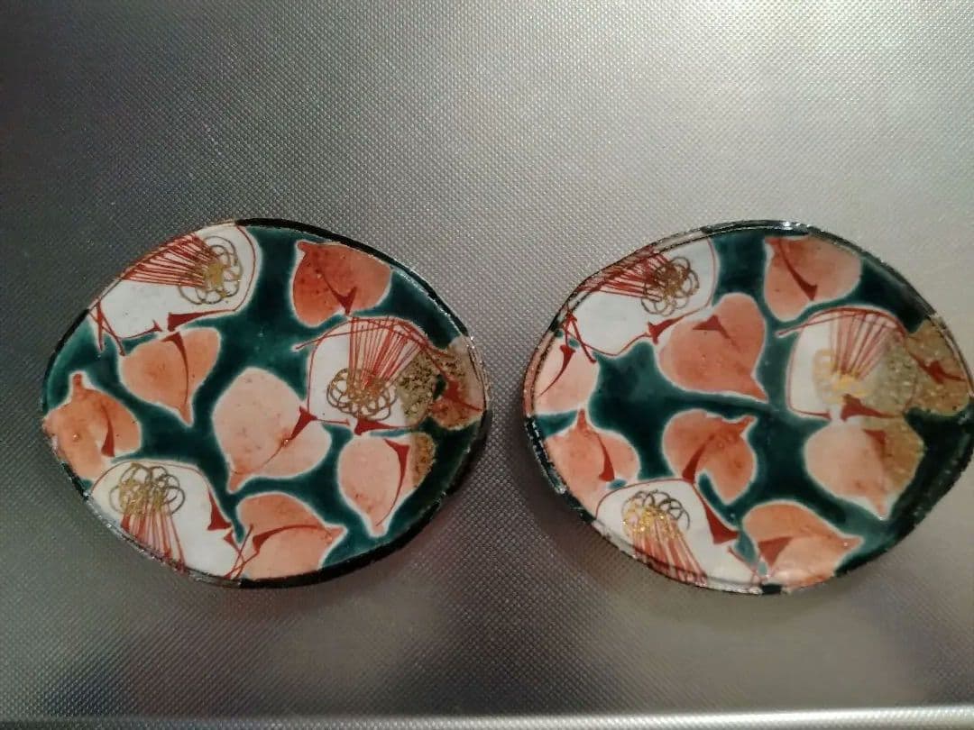 九谷焼　虚空蔵窯（石川県能美市）緑地に椿柄　皿2種4枚組