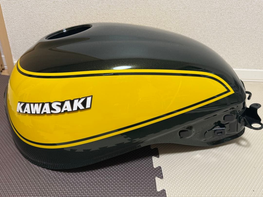 z900rsタンク　イエローボールエディション　美品