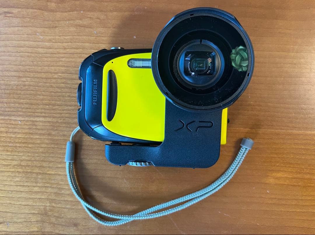 FINEPIX XP70 防水カメラ　レアな広角レンズアダプタ付