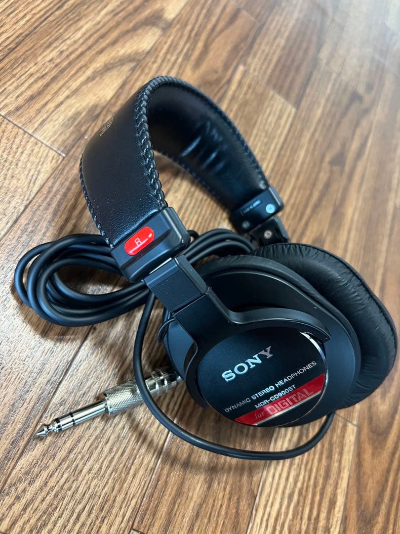 SONY MDR-CD900ST 新品未使用品です。