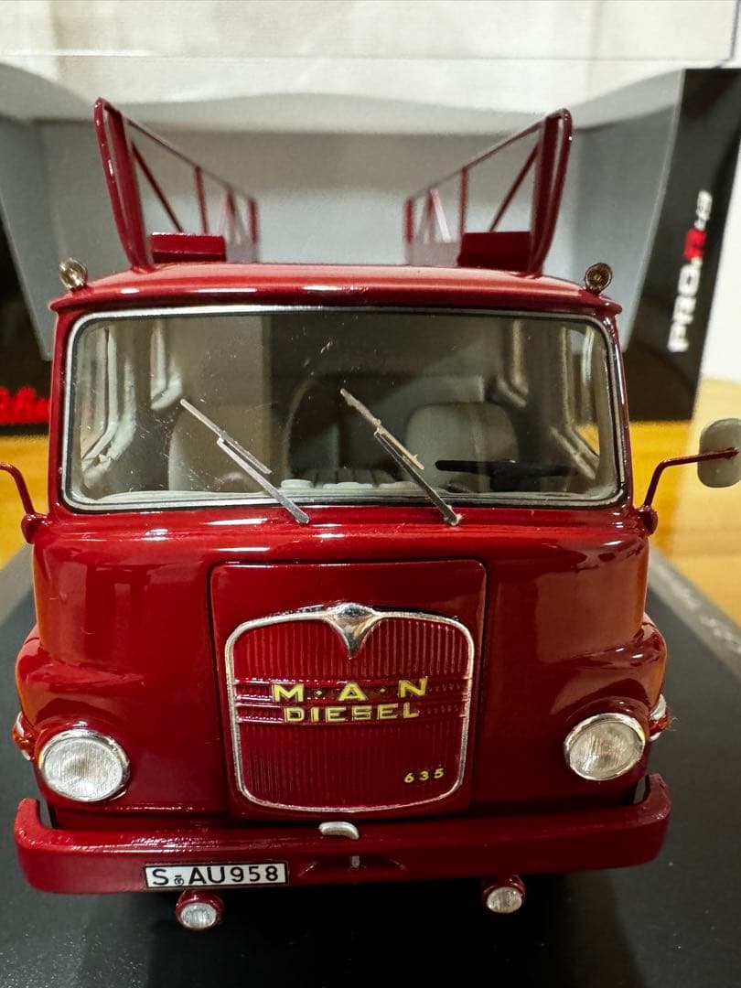 【Schuco】限定2000台 MAN Porscheレーシングトランスポーター