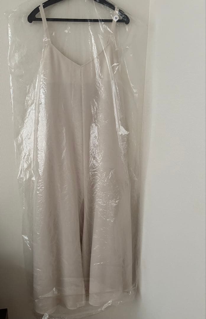 最終値下げ 新品タグ付きYONFA Vパターンドレス Mサイズ