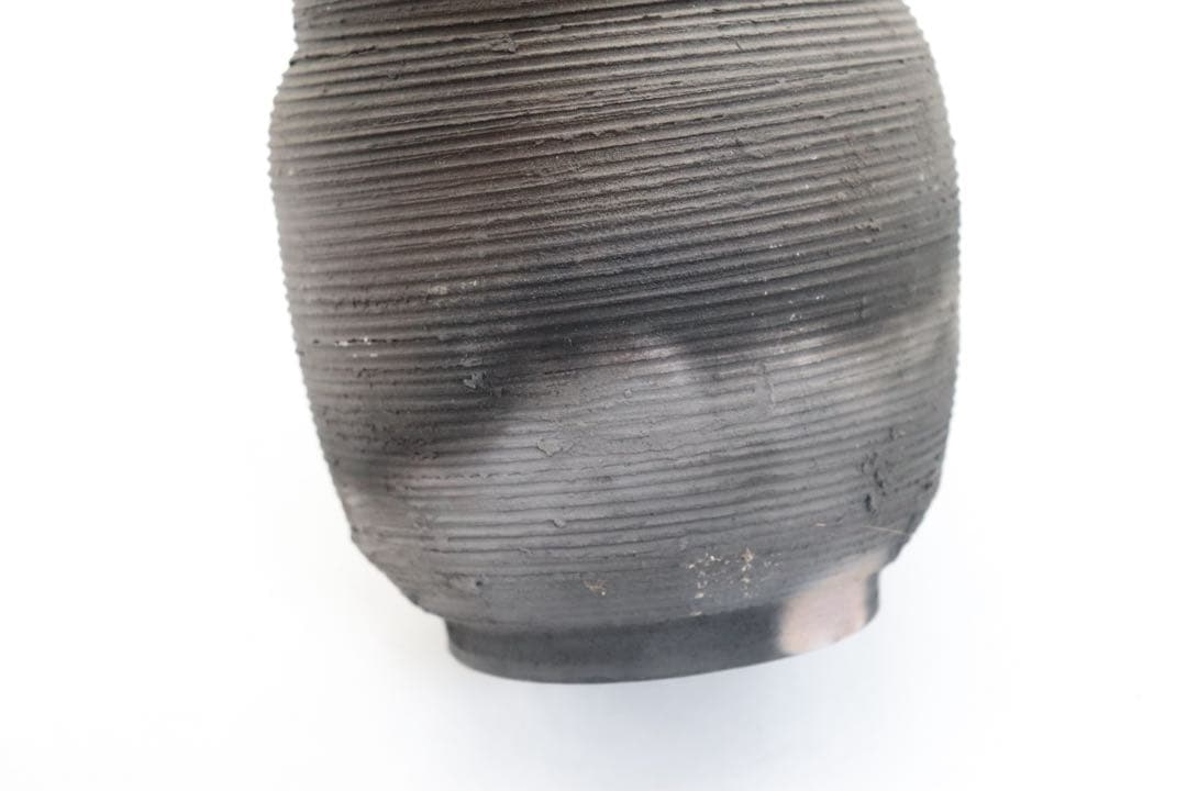 坂田甚内作　黒陶弦紋蓋付壺① 送料込250810