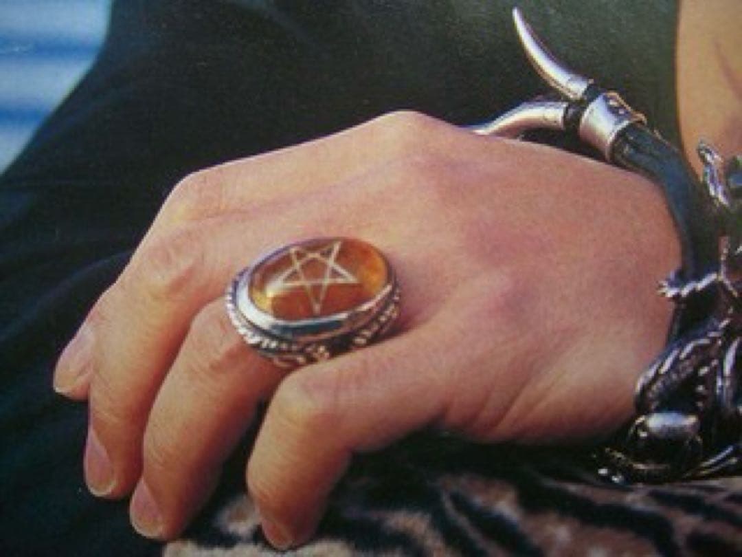 アレックスストリーター エンジェルハートリング 14号 東京レッド hyde着用