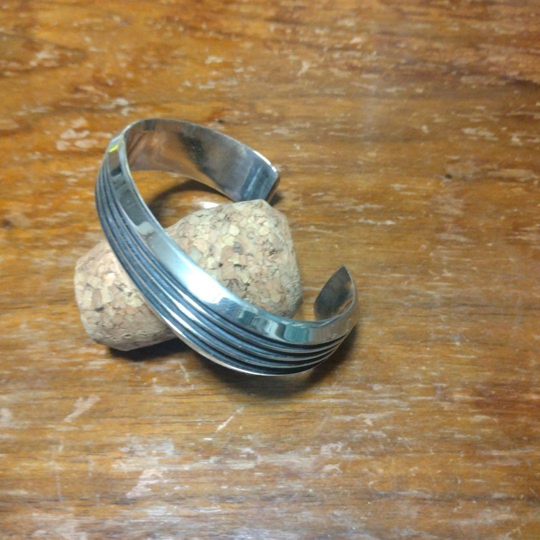 『トムホーク TOM HAWK』 4ラインバングル インディアンジュエリー