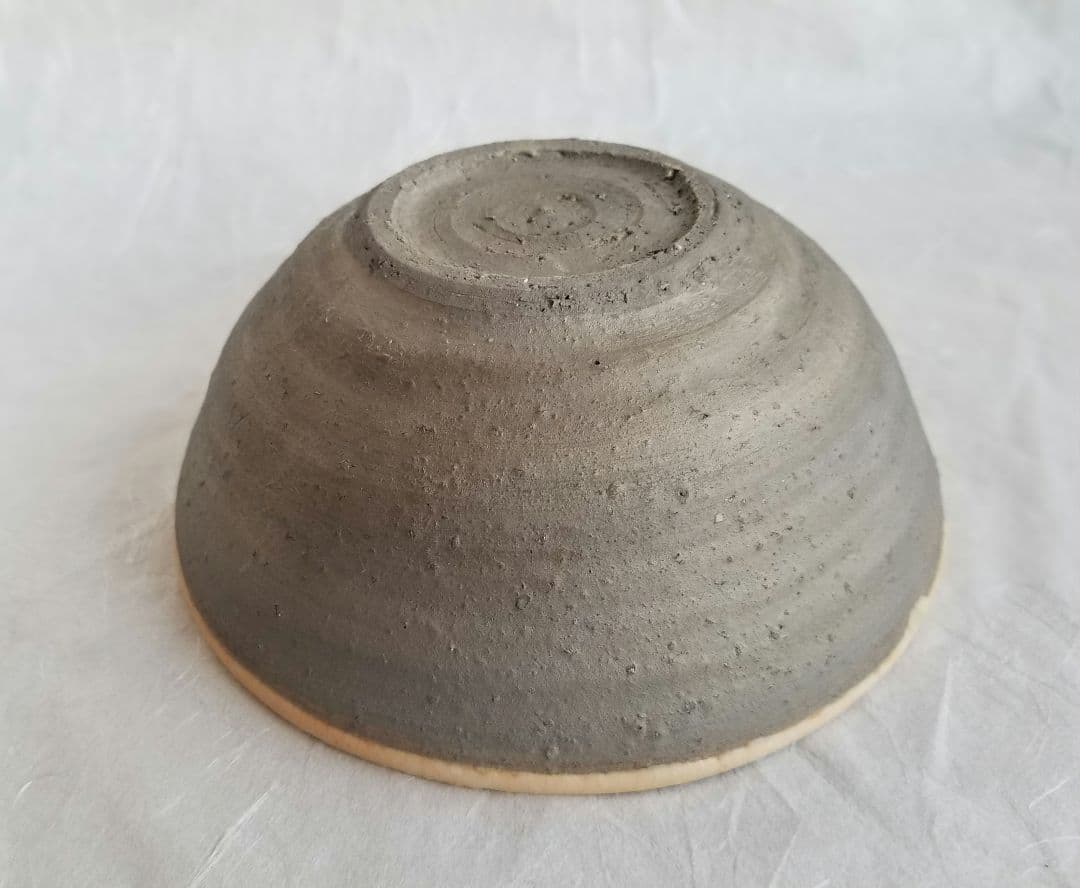 SUN 焼締め黒釉掛け分け小鉢(そば猪口五点組)と桃丸鉢