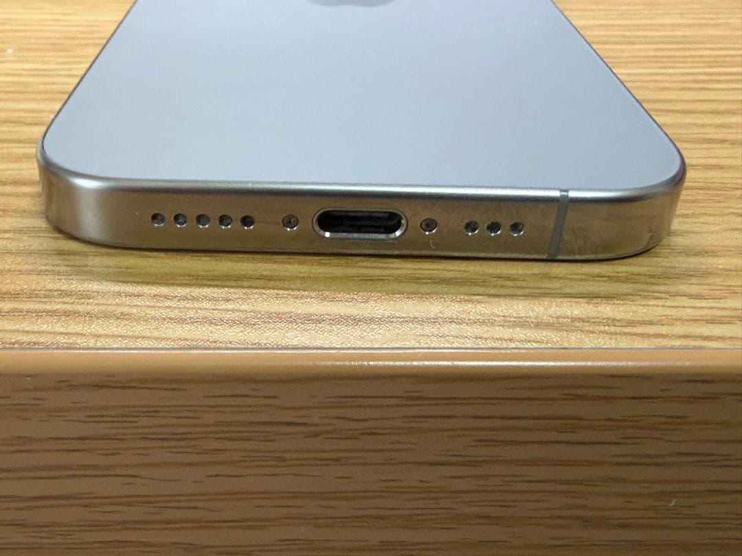 Apple iPhone 15Pro ナチュラルチタニウム本体 256GB