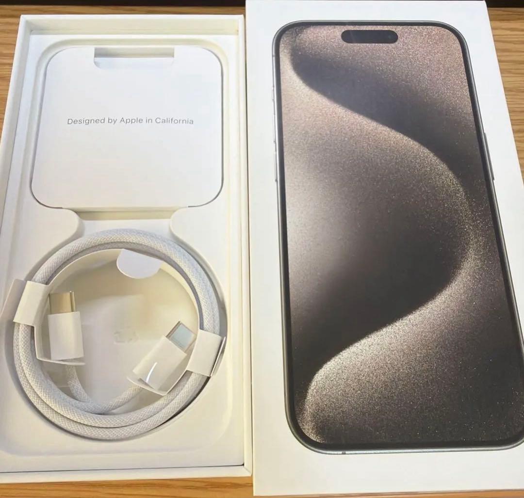 Apple iPhone 15Pro ナチュラルチタニウム本体 256GB