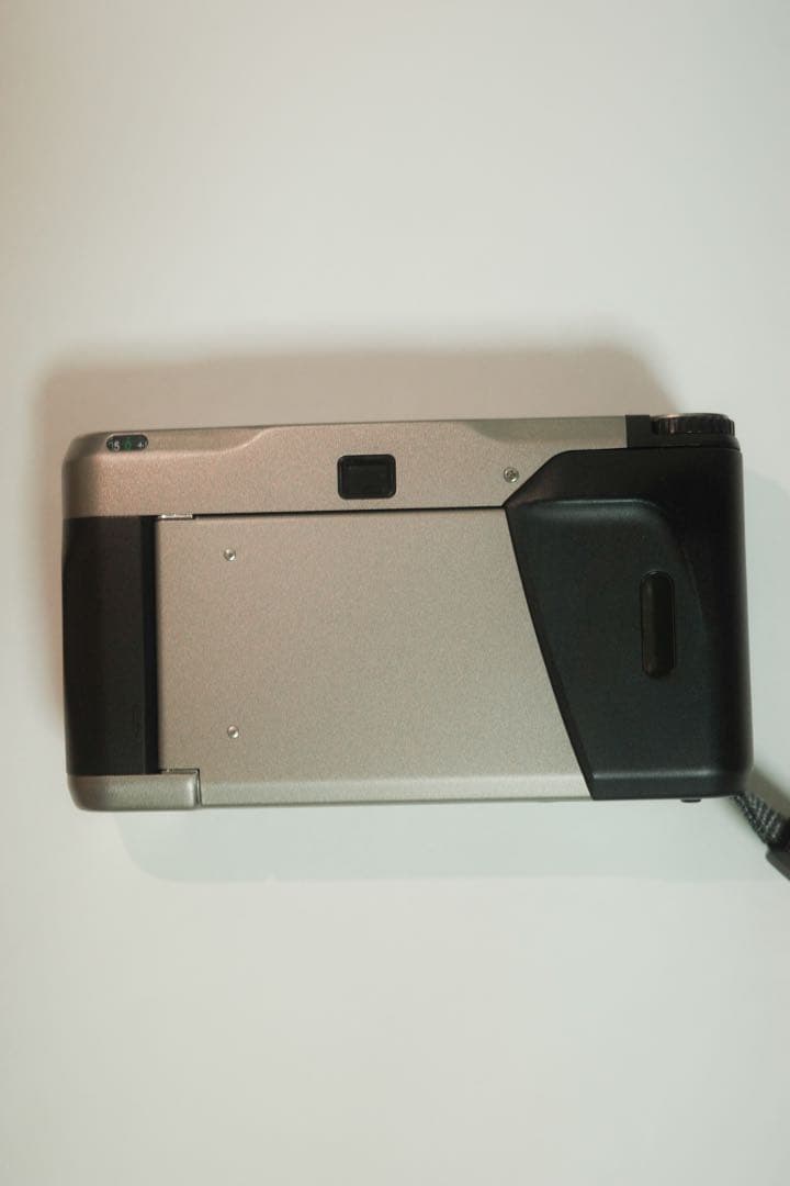 CONTAX T2 コンパクトフィルムカメラ シルバー　作例あり