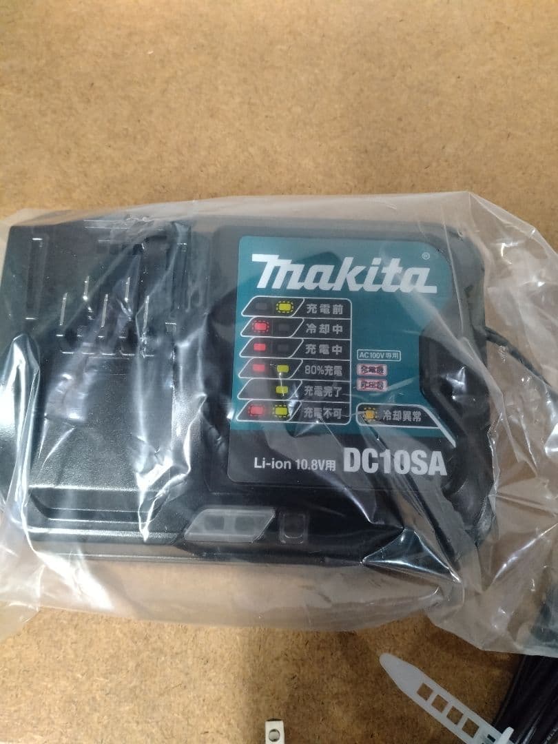 ★【最新モデル】10.8Vマキタ充電式クリ−ナCL200FDサイクロン一体