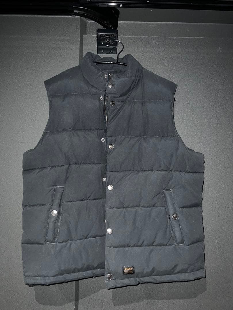 DEUS EX MACHINA ダウンベスト ダークグレー