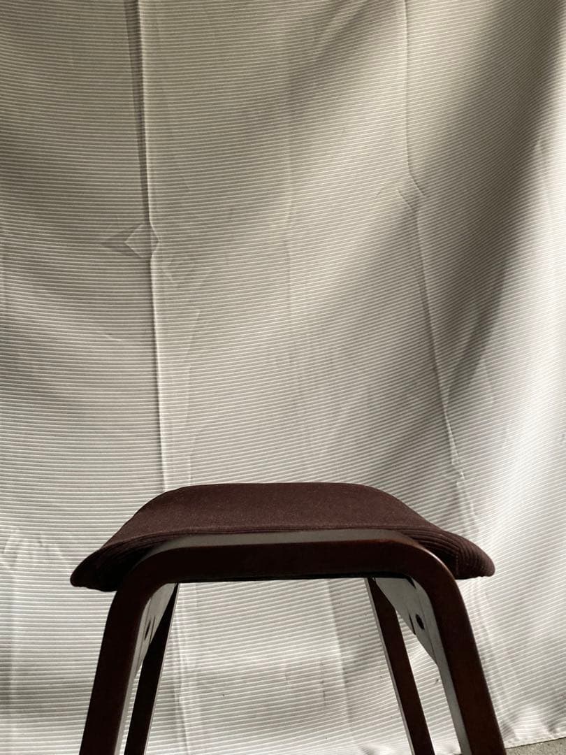 異*人様 スツール