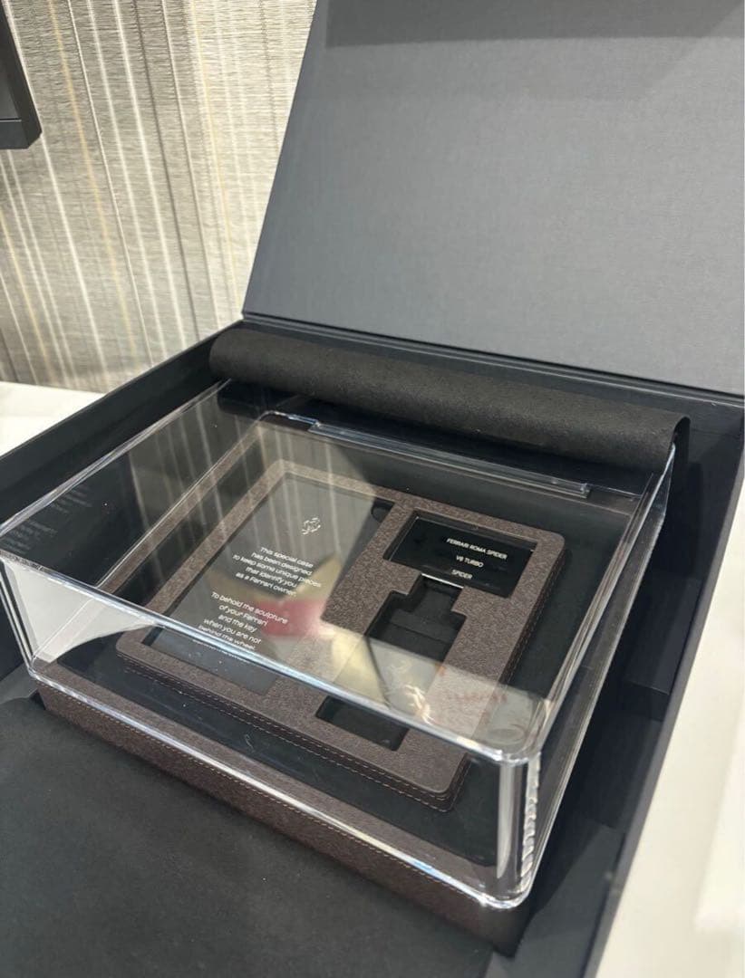 入手困難『FERRARI ROMA SPIDER 』オーナー限定キーBOXケース