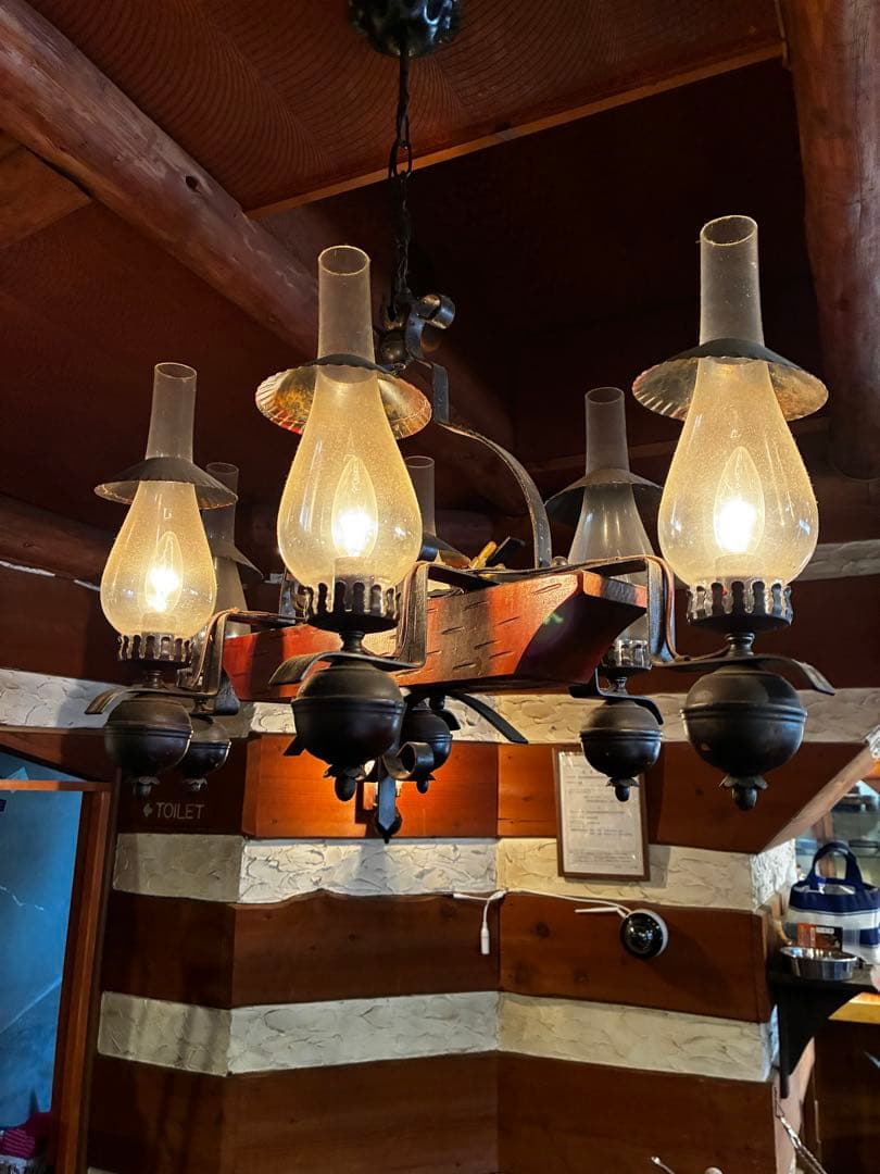 アンティーク 6灯シャンデリア カフェ インテリア