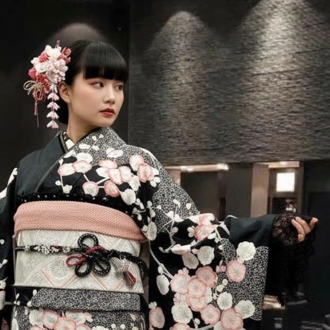 豪華振袖9点フルセット 地紋　銀駒刺繍　黒地　梅紋様　成人式　お正月　結婚式