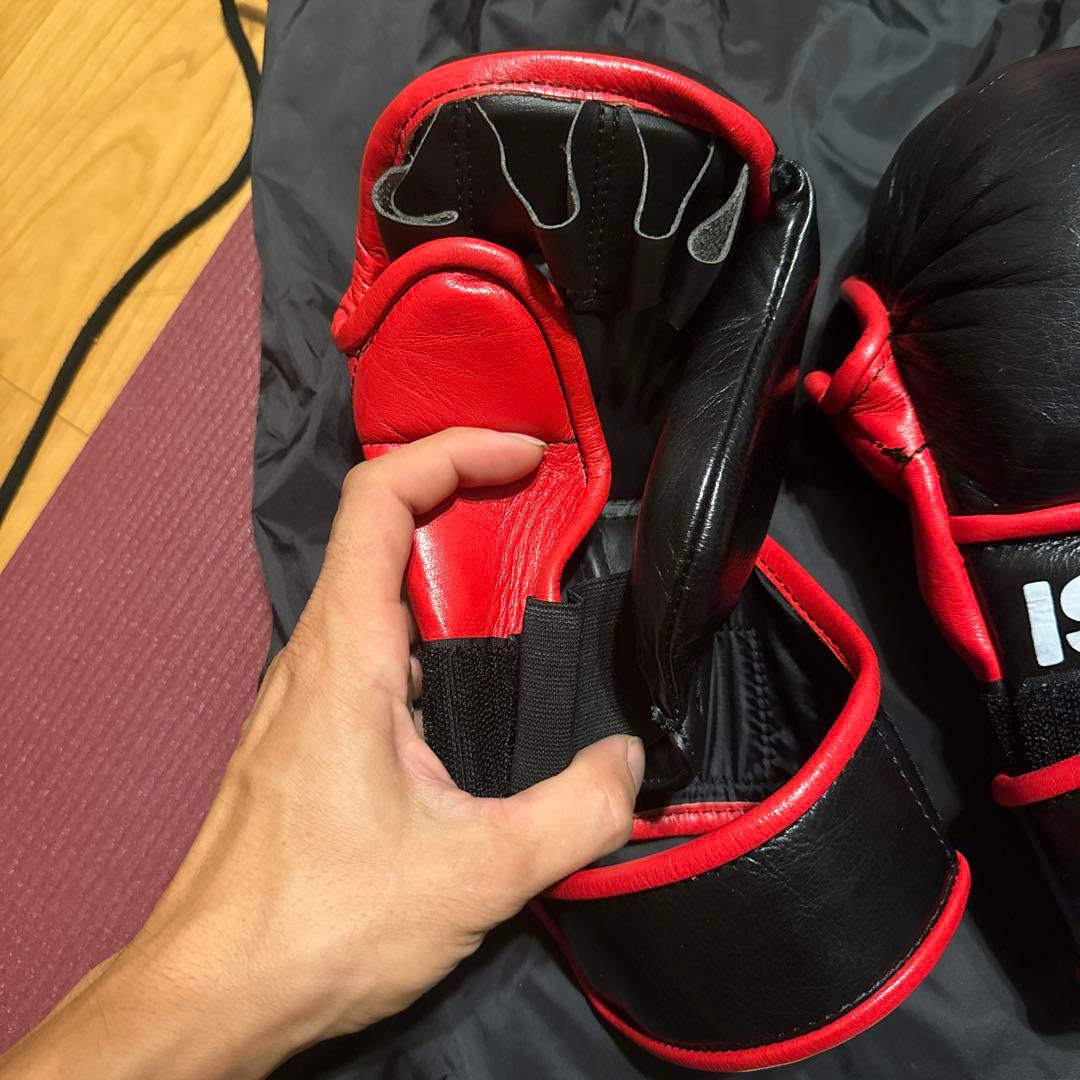 ISAMI ボクシンググローブ 黒/赤 収納袋付き