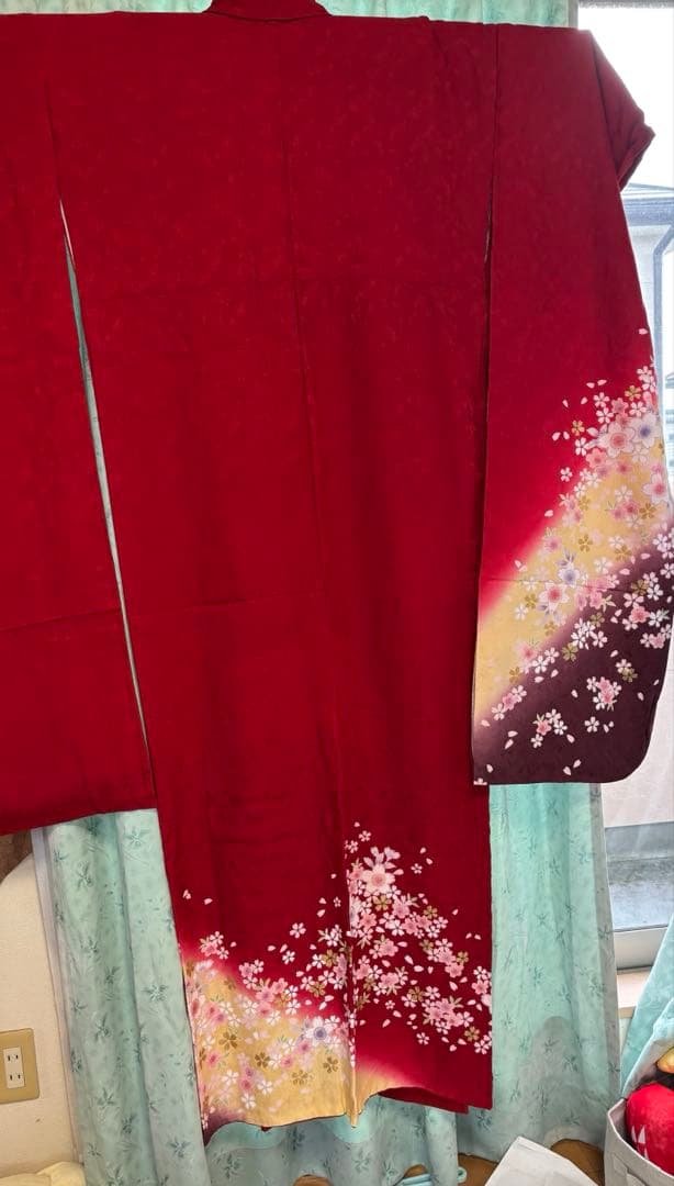 振袖 成人式 赤い桜柄振袖と金色帯