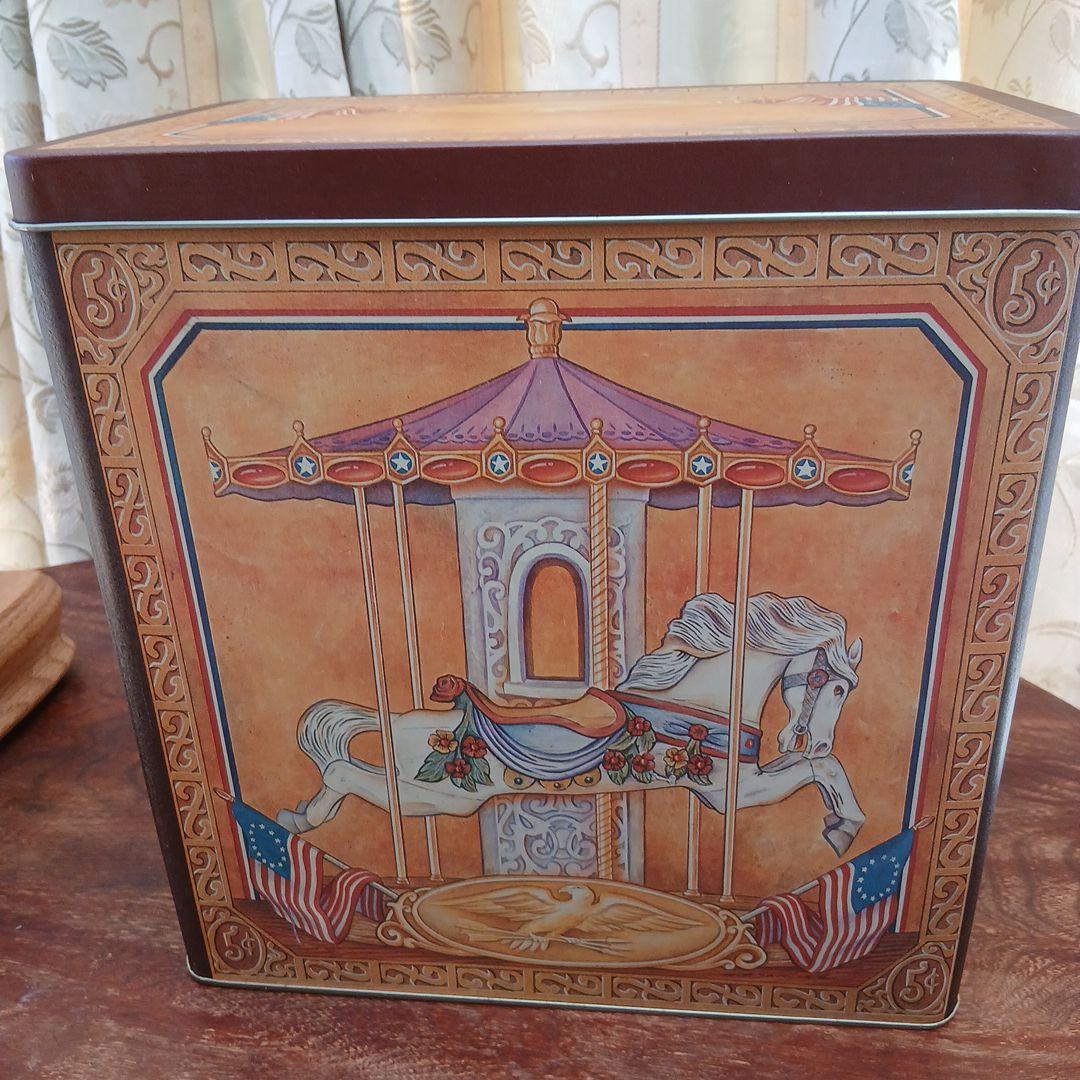 回転木馬のオルゴール付き置物(トビン.フレイ)