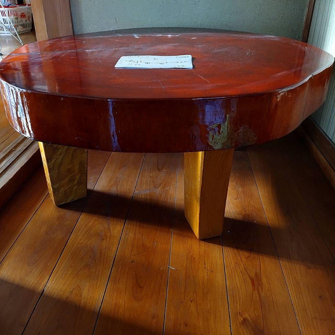 イチイ（一位）の切り株のちゃぶ台です。