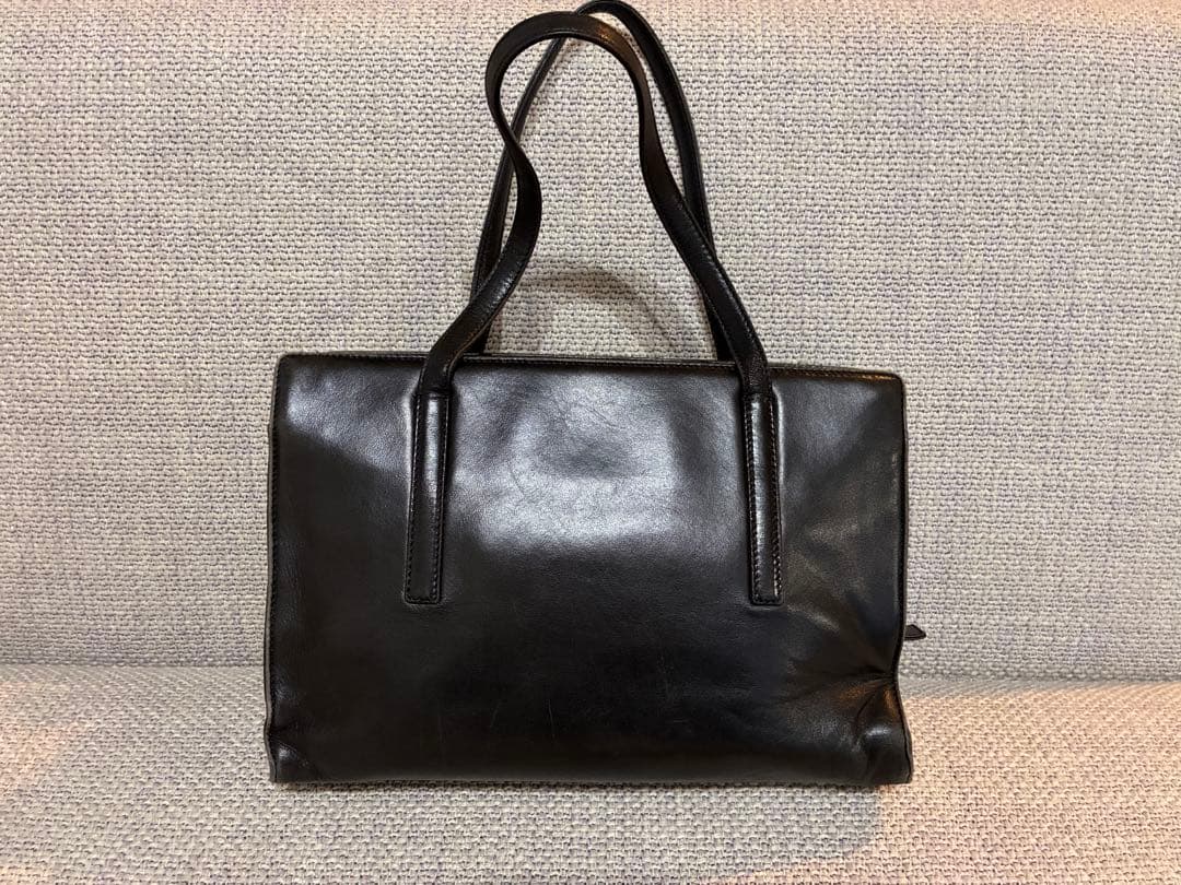 【PRADA】黒レザーハンドバッグ