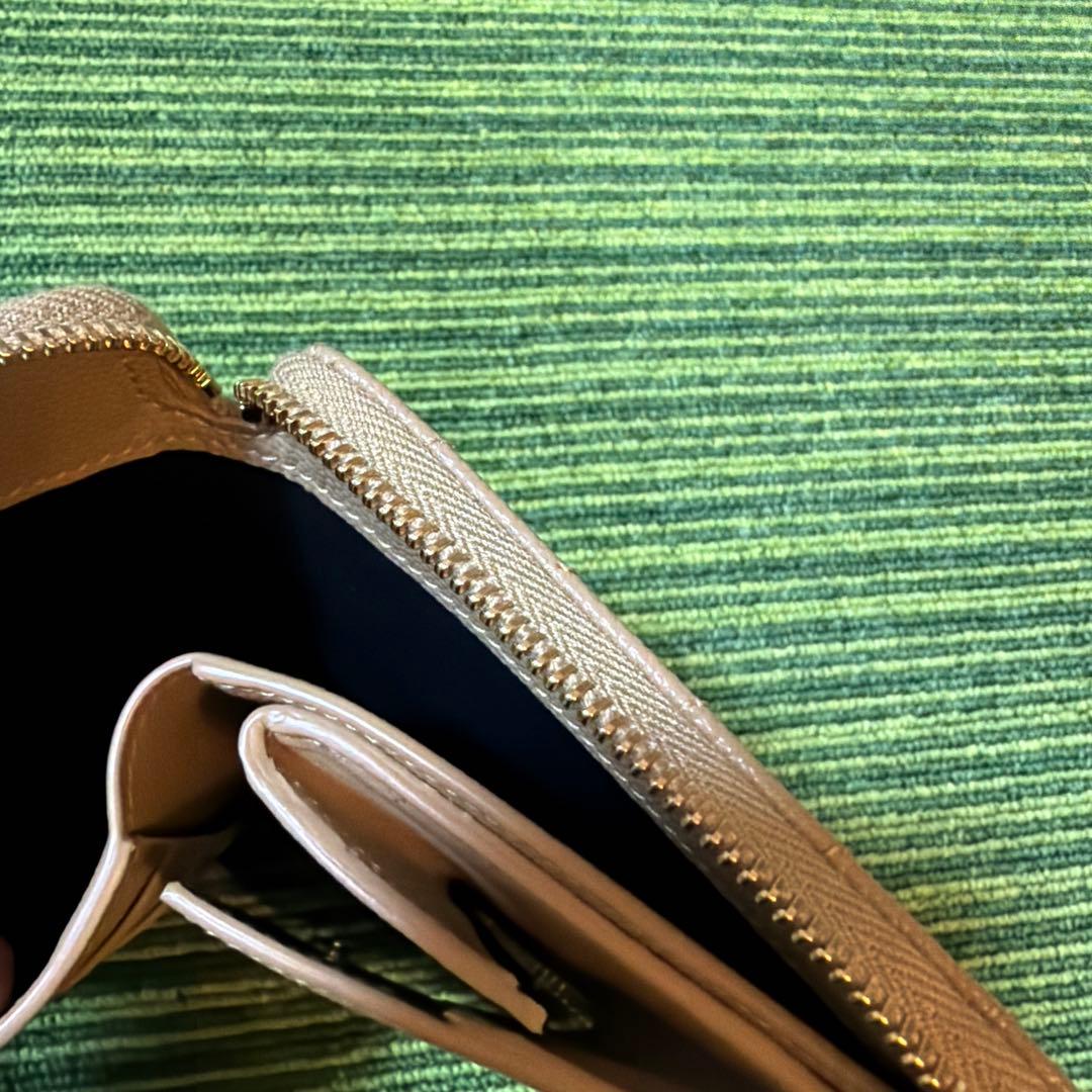 イヴ・サンローラン　YSL ベージュ キルティング 二つ折り財布