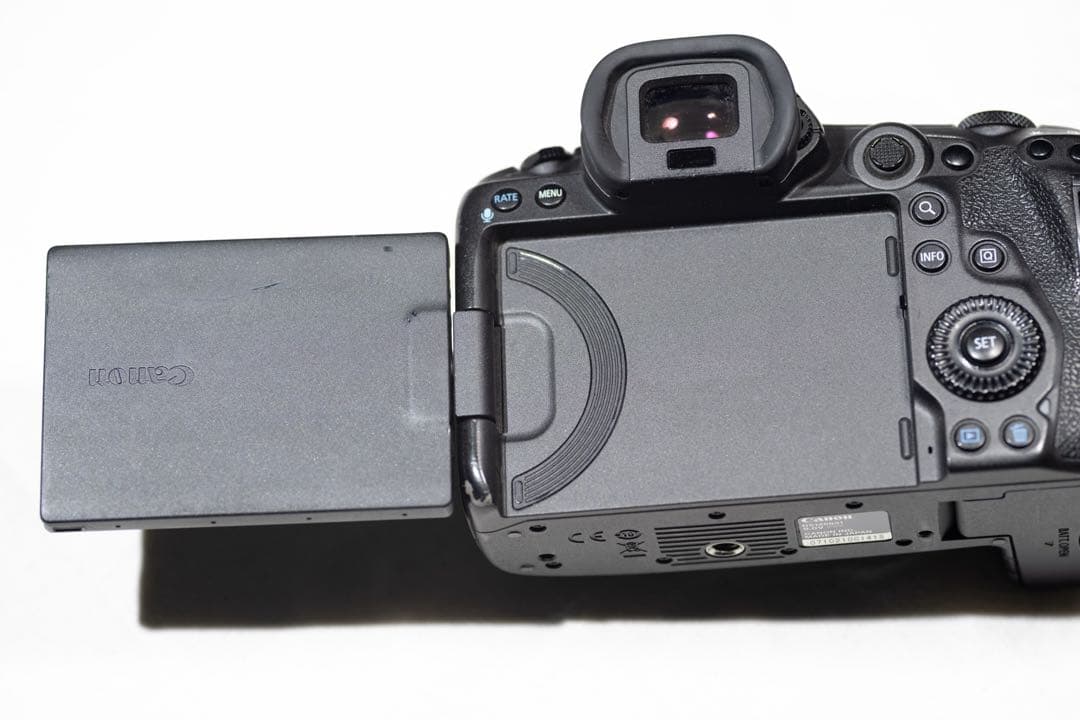 Canon EOS R5 本体　キズあり　バッテリーとチャージャーなし