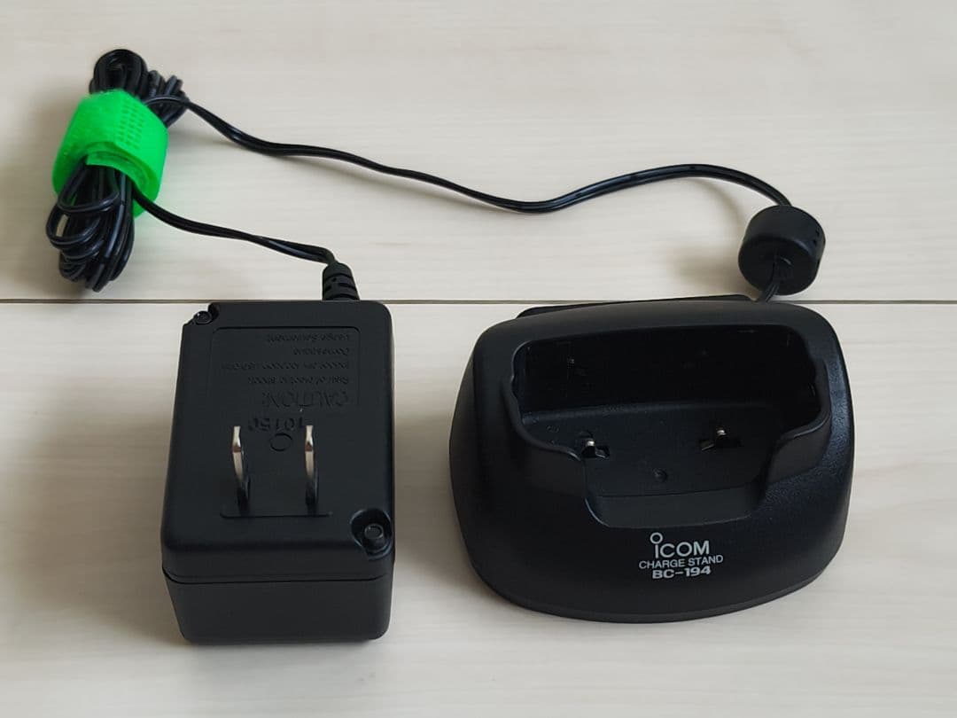 ICOM IC-R6 受信機 充電スタンド付き