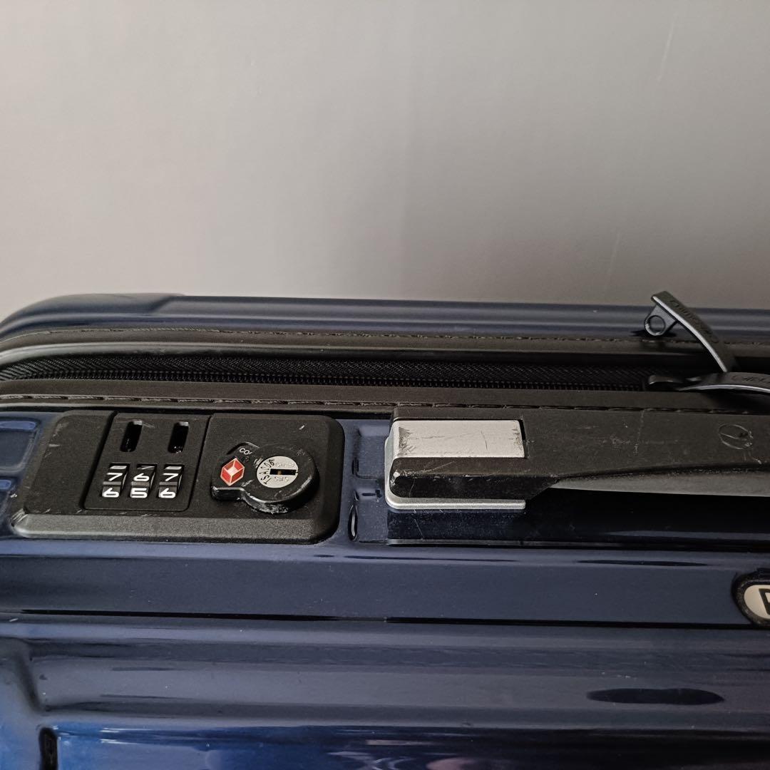 【希少】リモワ エッセンシャルライト ルフトハンザ キャビン グロッシーブルー