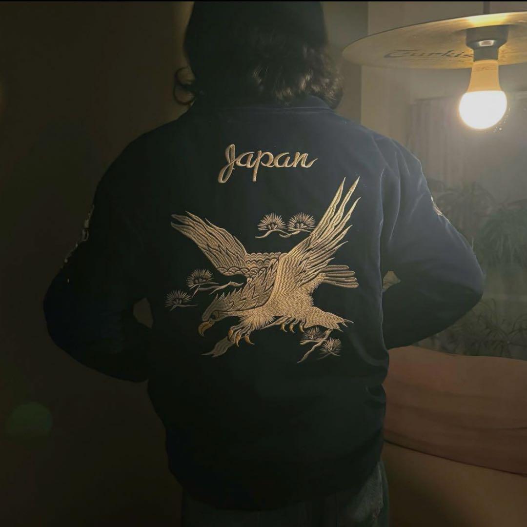 【中綿ブルゾン】刺繍ドラゴンと鷲のベルベットジャンパー　ネイビーLLサイズ