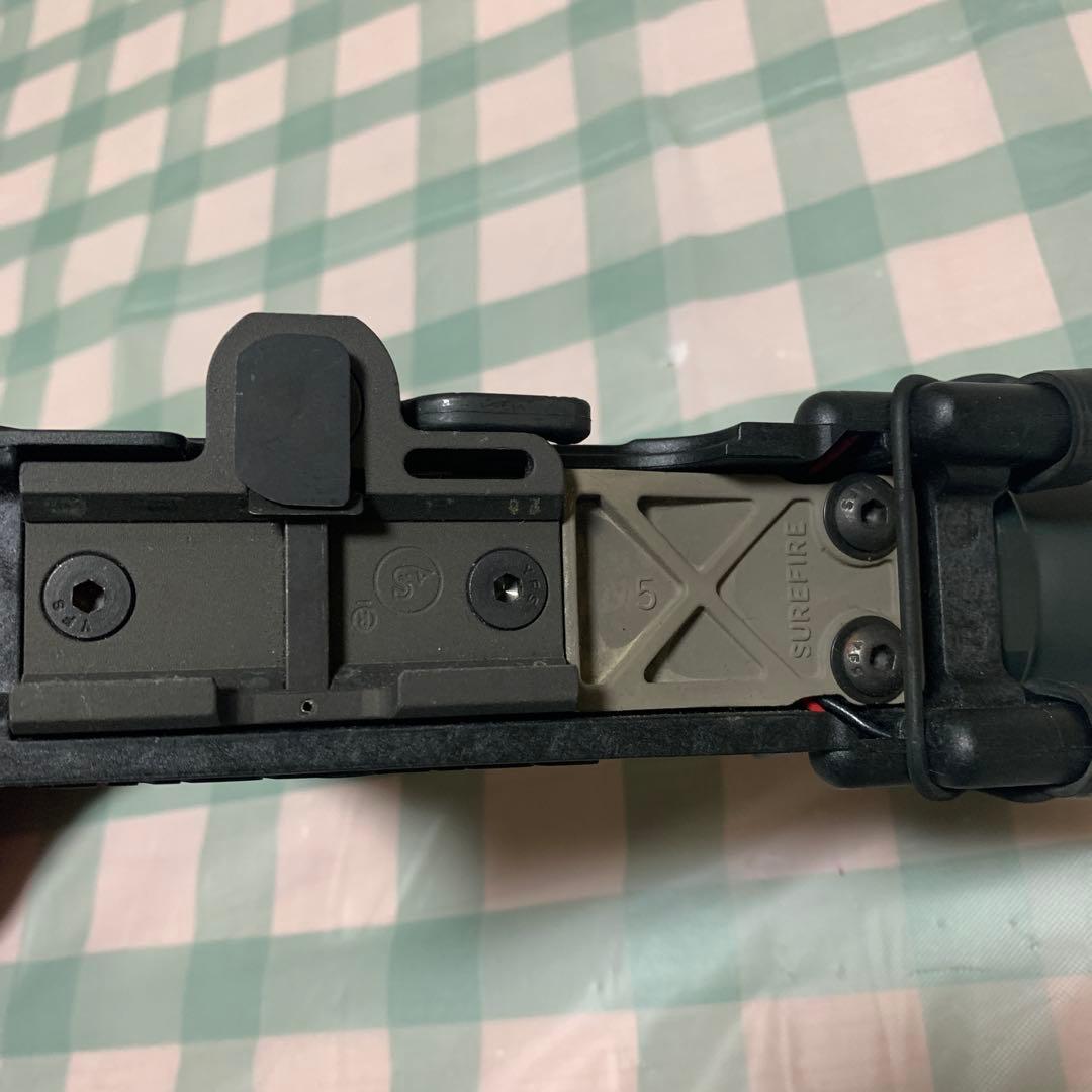 【実物】SureFireM900A ホワイト　フォアグリップウェポンライト　旧型