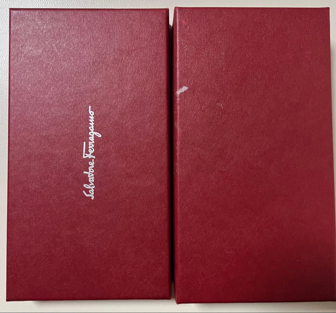 【新品】Salvatore Ferragamoフェラガモロゴ入iPhoneケース