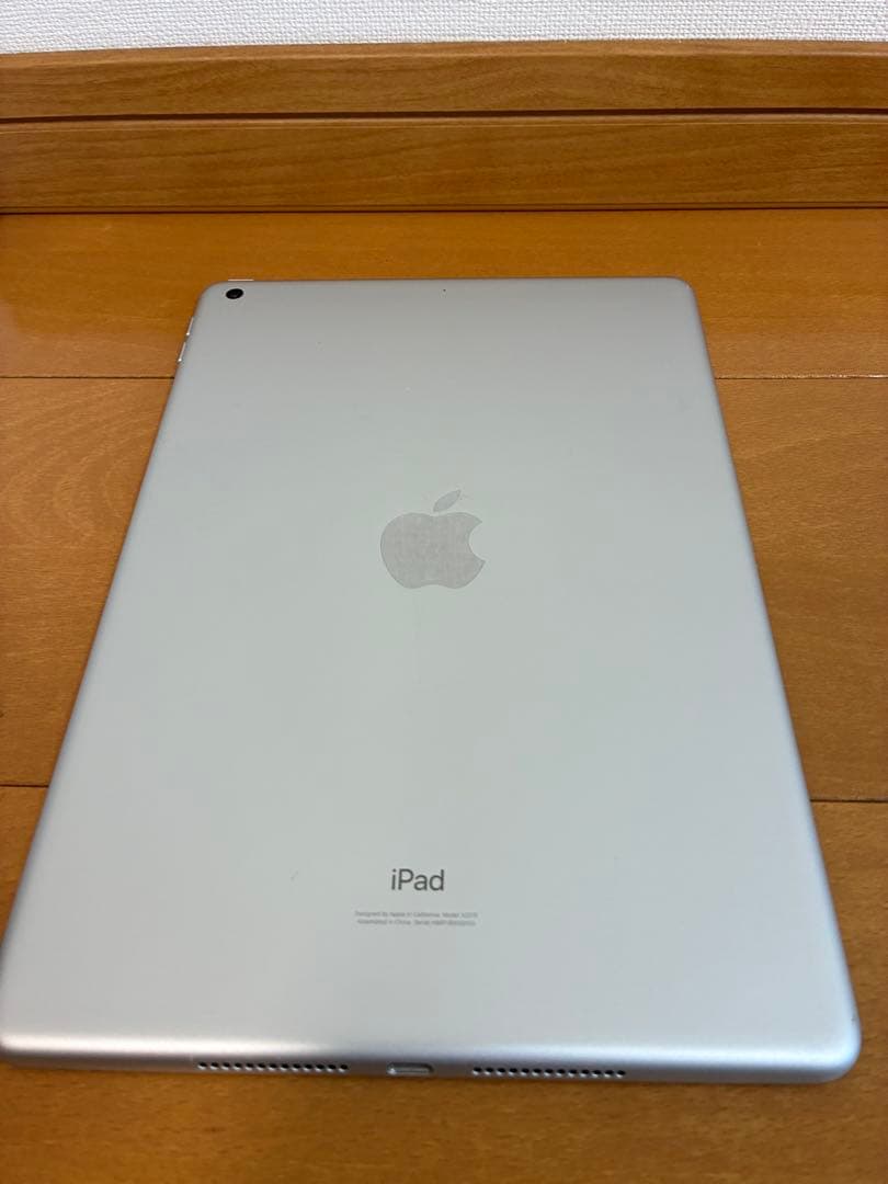 Apple iPad シルバー 本体 第8世代　箱付き
