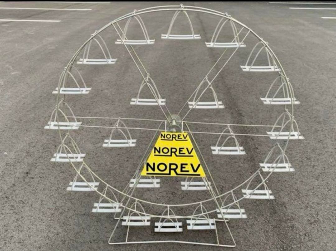ノレブ社製 1960年代の観覧車ミニカーディスプレー