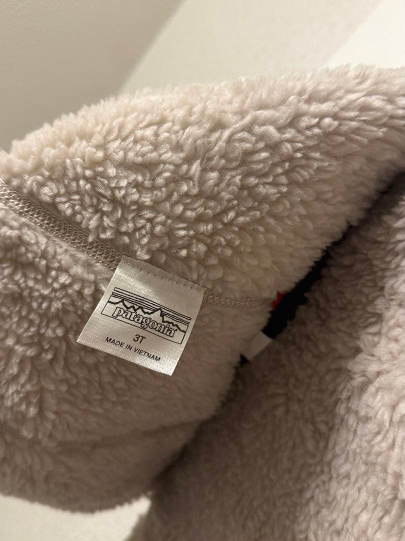 【1度試着のみの美品]patagonia95cmリバーシブルトリブルズフーディ