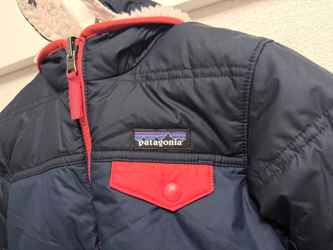 【1度試着のみの美品]patagonia95cmリバーシブルトリブルズフーディ