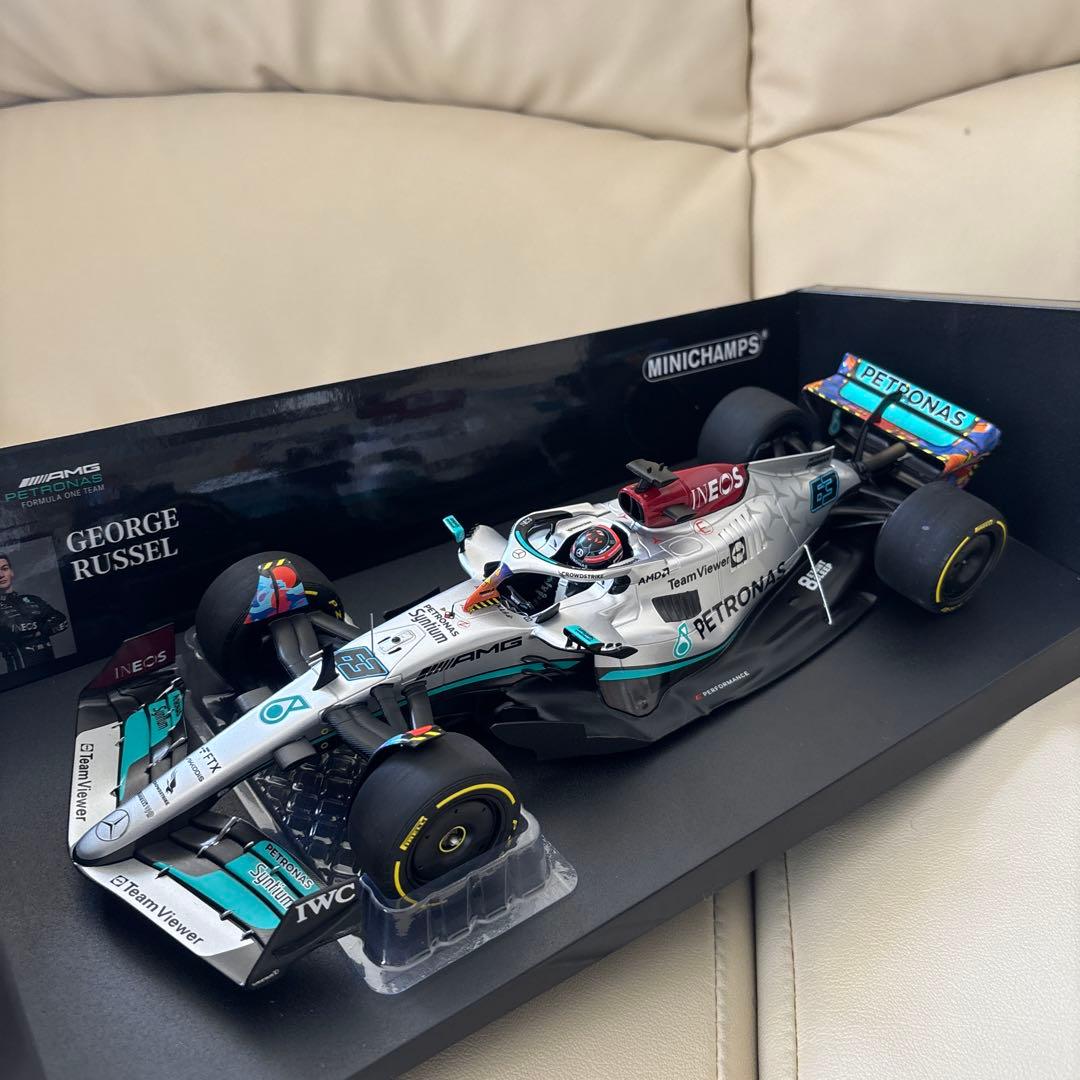 1/18 ミニチャンプス メルセデスAMG W13 G.ラッセル