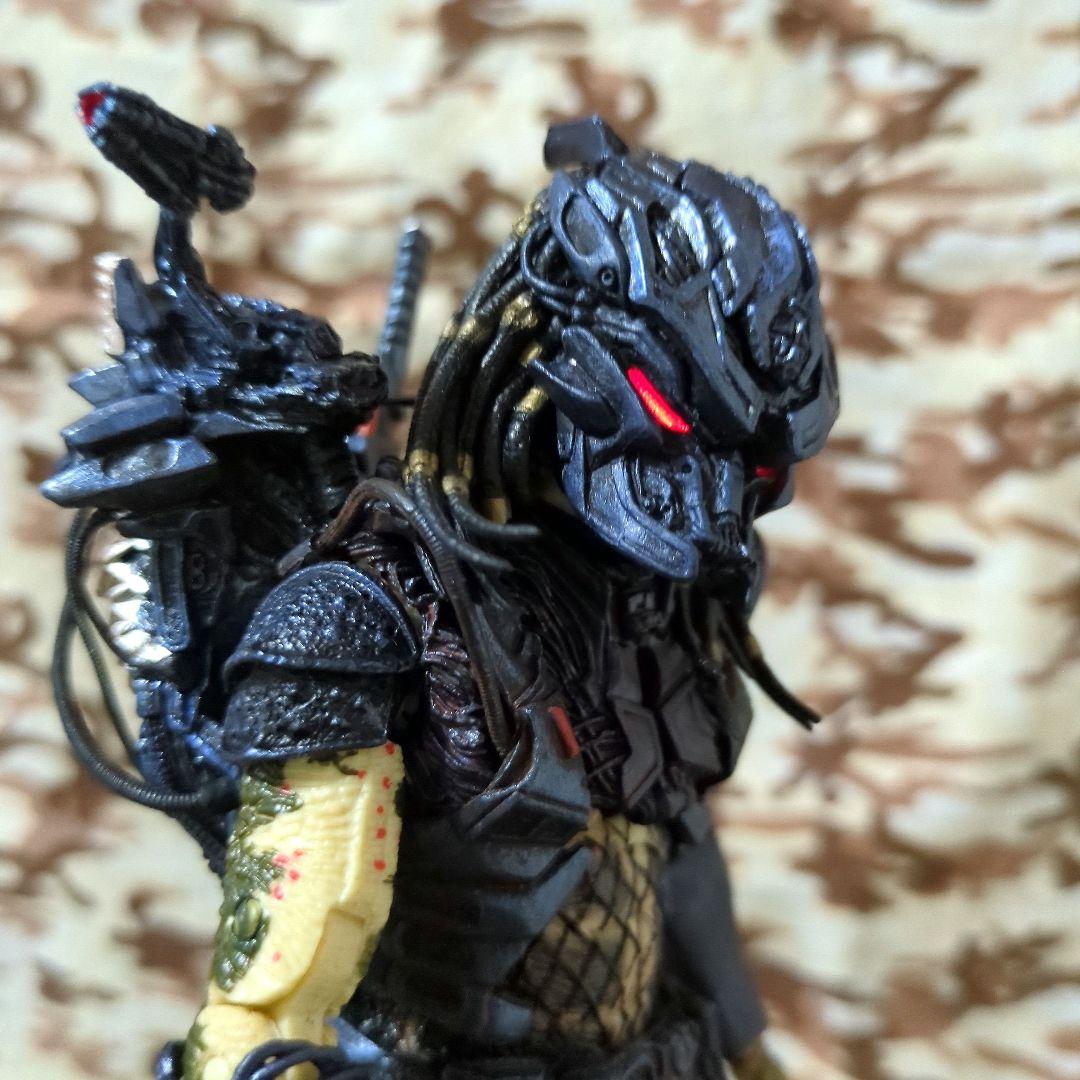 NECA アルティメット•アーマードロスト•プレデター 《中古開封品》