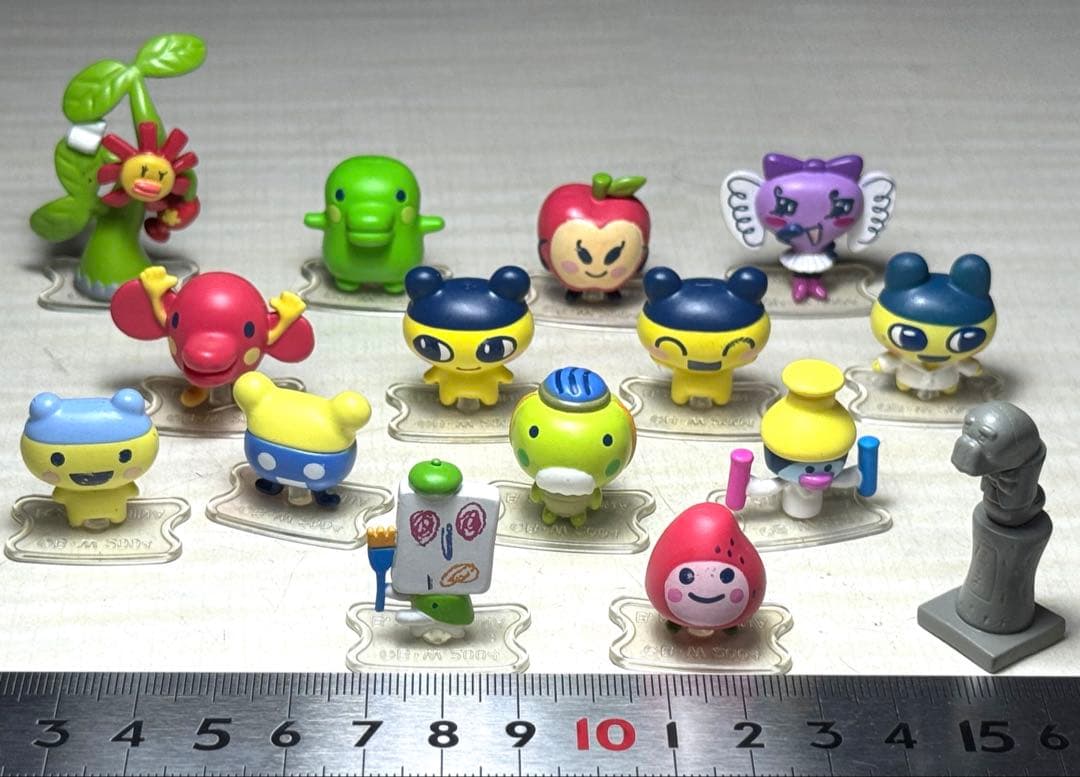 たまごっち　ミニフィギュア　16種類