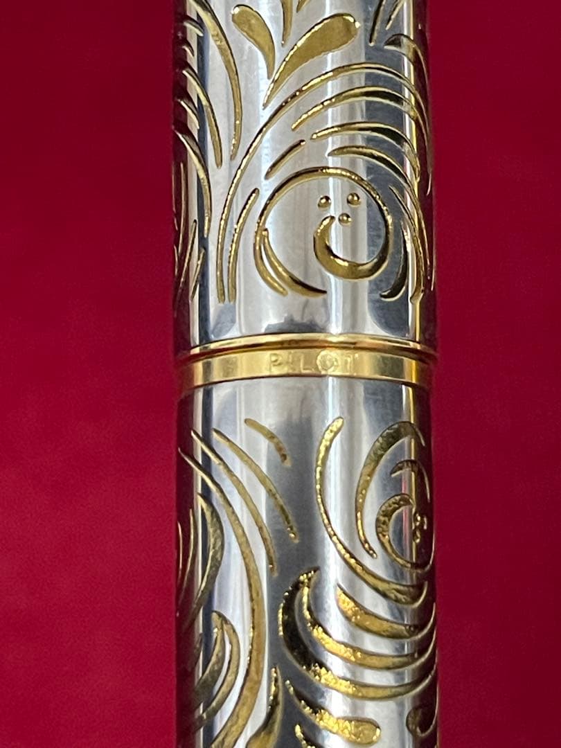 ⚪︎新品未使用　1970年代製　レディ 唐草　アイボリーカバー 18K F 絶版