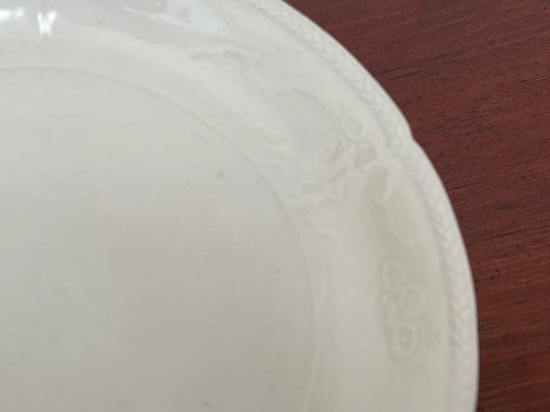 骨董　アンティーク　柿右衛門白磁　陽刻　印刻　柿右衛門　輪花皿　松竹梅　六寸皿